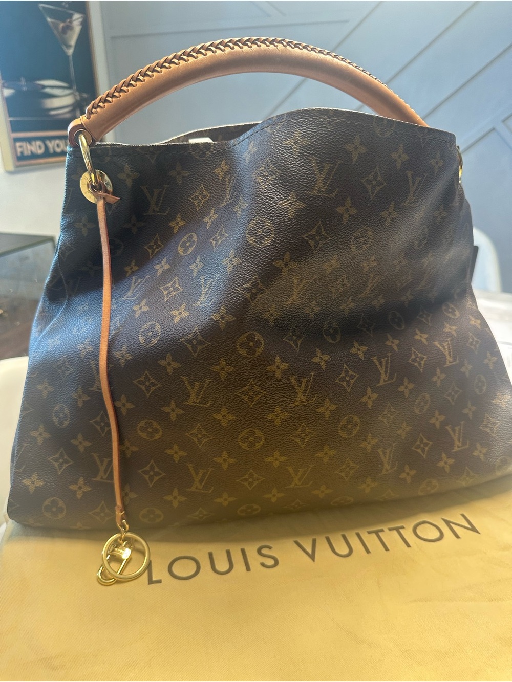 Louis Vuitton Artsy Handbag in Monogram Canvas. Duffle bag and box included.